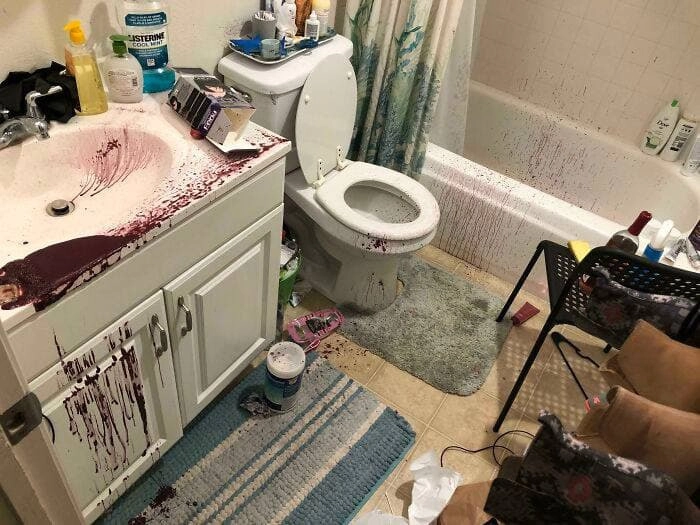 «Итак... бутылка с краской просто взорвалась». 