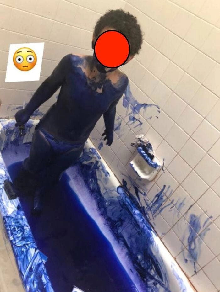 «Ребёнок моей подруги добрался до ее тонирующего средства, пока она спала». 