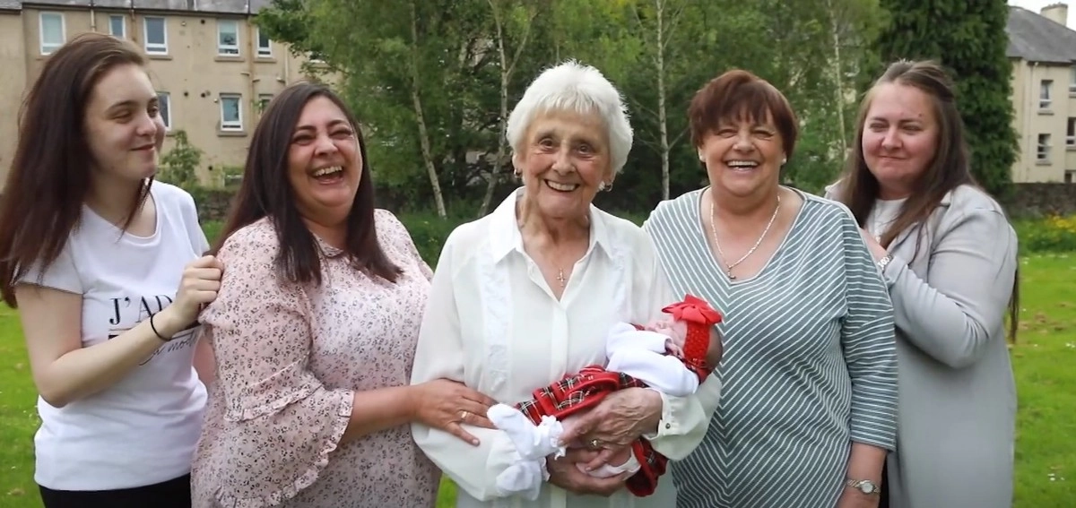 Все члены этой огромной и счастливой семьи живут недалеко друг от друга 