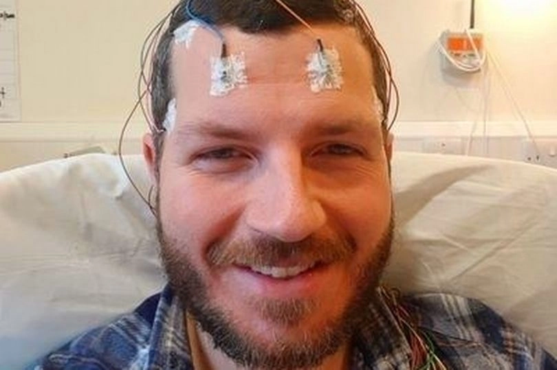 Когда Томас очнулся в больнице, он не узнавал членов семьи, не помнил дом, в котором вырос, и не мог назвать ни одного события из своего прошлого