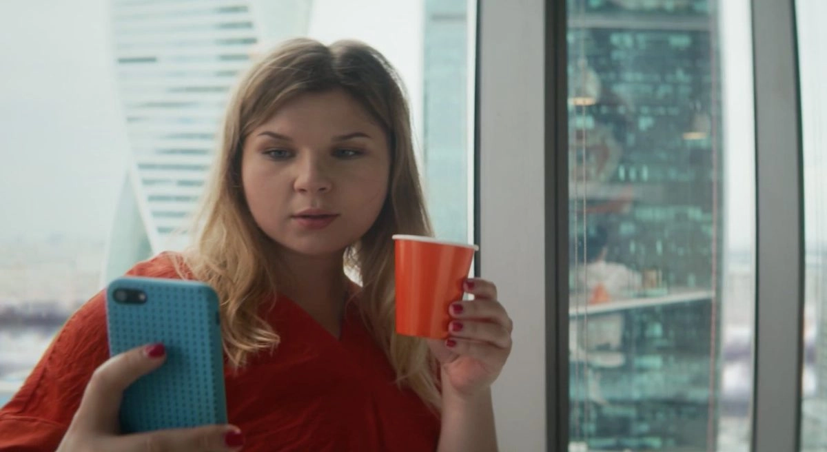 Инсталайф» — это малобюджетный комедийный филлер, заполнитель времени, который очень удачно бы вписался на телевидении между выпуском новостей и мультиками из разряда «посерьезнее» 