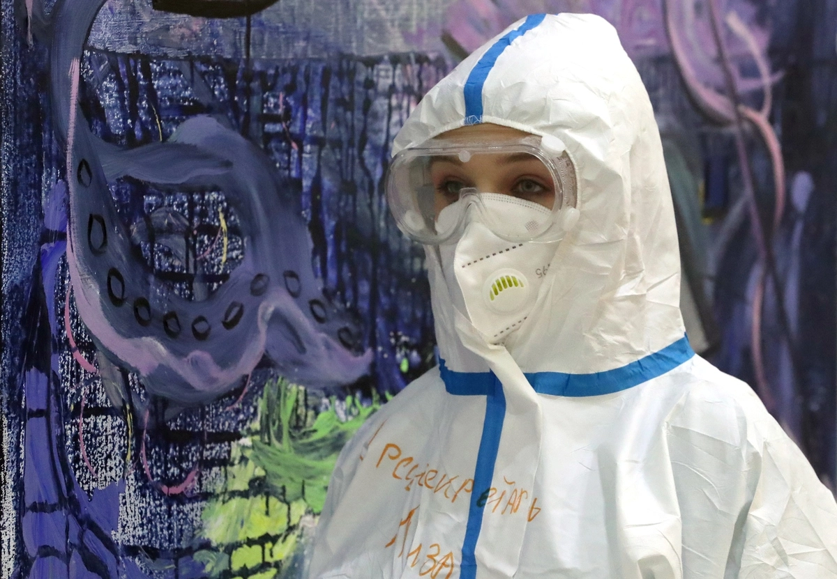 Госпиталь для пациентов с COVID-19 в экспоцентре "Сокольники" © Сергей Карпухин/ТАСС Госпиталь для пациентов с COVID-19 в экспоцентре "Сокольники" © Сергей Карпухин/ТАСС