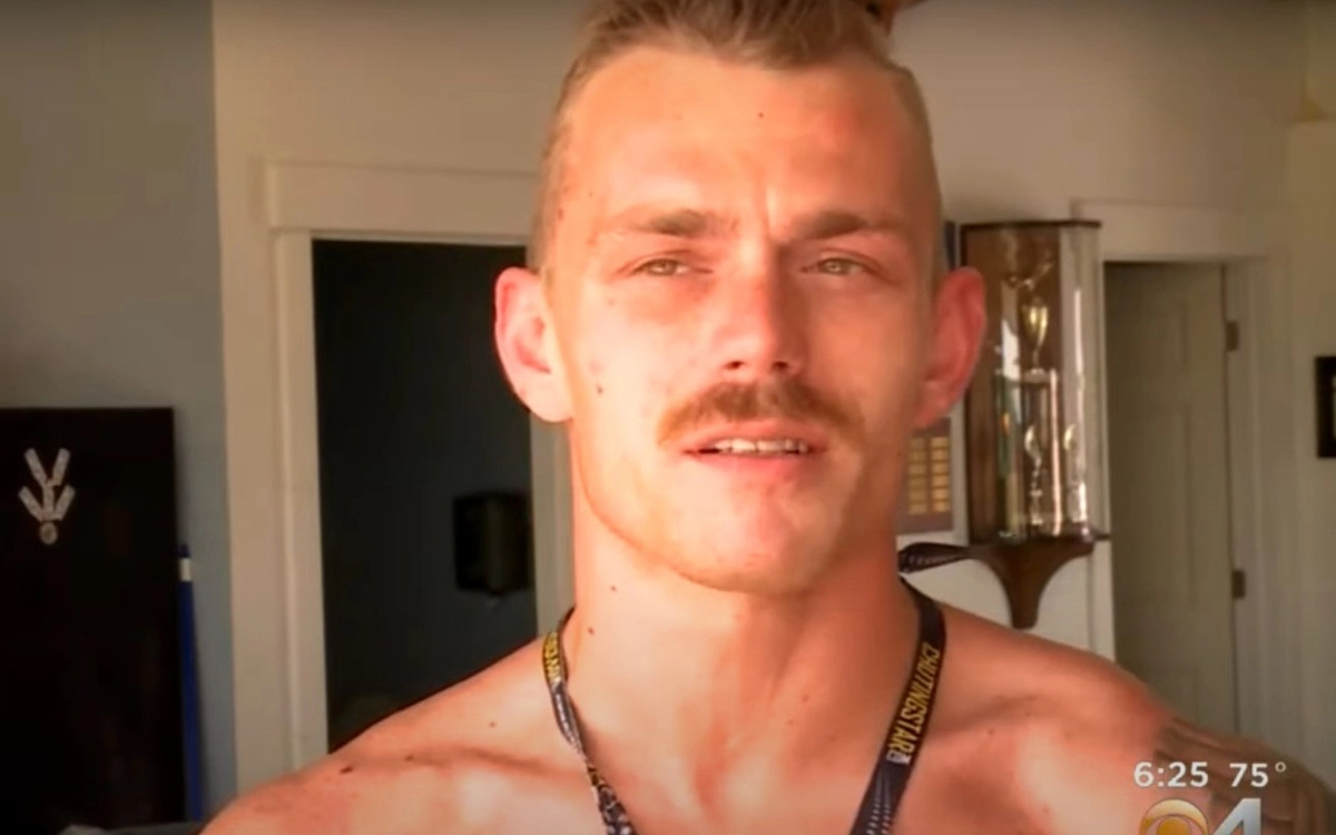 Когда мужчина связался с представителями Книги рекордов Гиннеса, ему сообщили, что своими прыжками с парашютом без одежды он сможет создать новую категорию рекордов