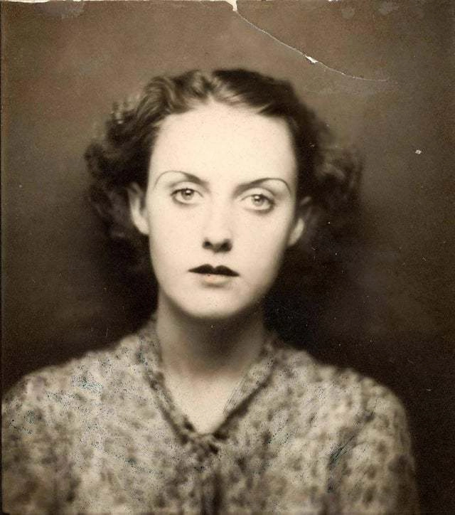 Бабуля в 1935 году, когда ей было всего 14 лет. 