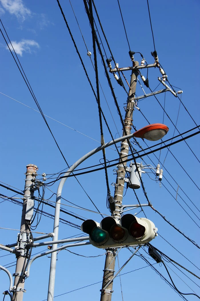 В 8-м классе девочка спросила у учителя: «Как люди дышали до того, как появилось электричество?». 