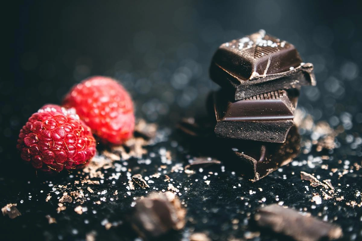 Отличные новости для любителей шоколада — он тоже является источником полезных жиров