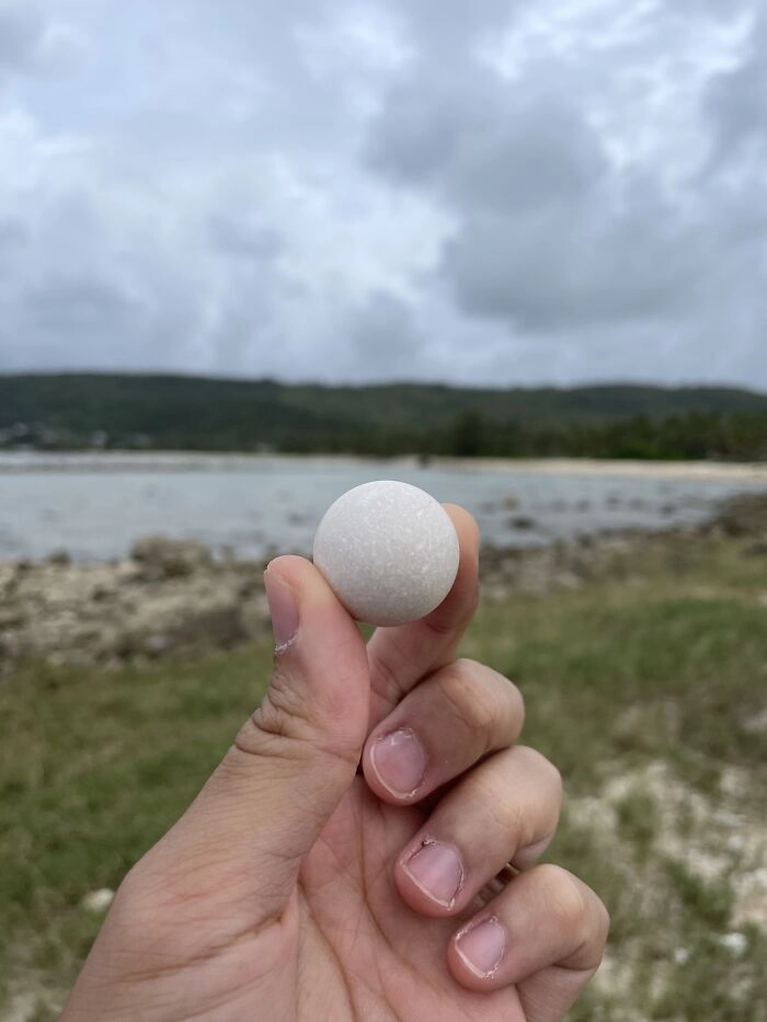 Я нашел идеально круглый камень. 