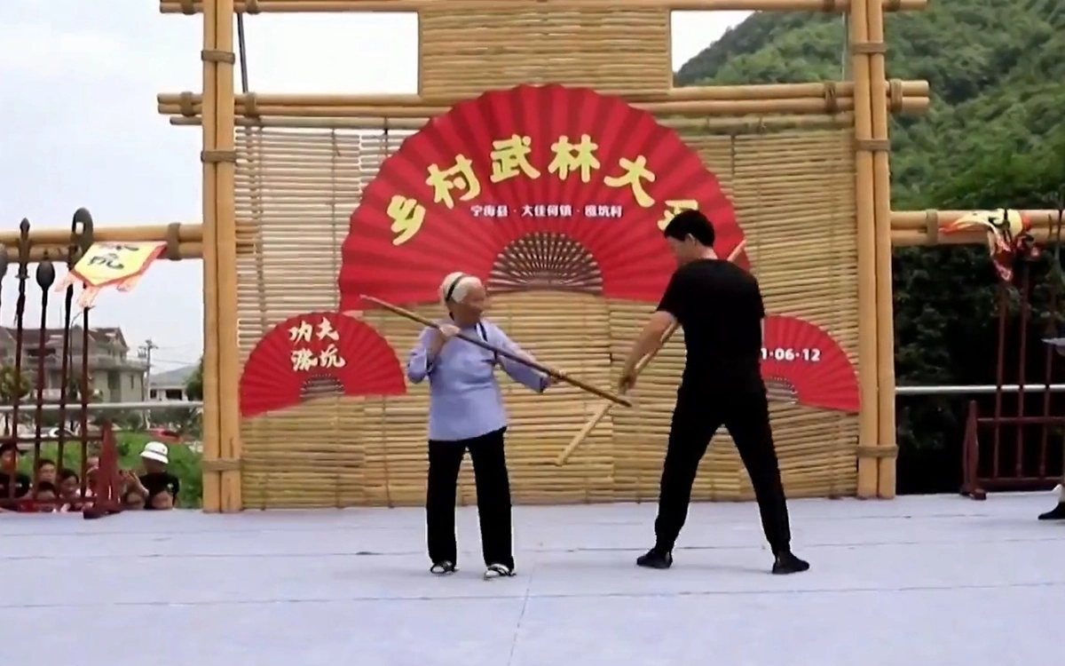 Чжан родом из поселения, которое в Китае называют «деревней кунг-фу» Чжан родом из поселения, которое в Китае называют «деревней кунг-фу»