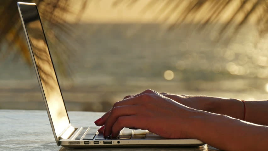 «Найди дело, которое любишь, и ты не будешь работать ни одного дня». Любое хобби, теряет свой смысл, если его превратить в работу. 