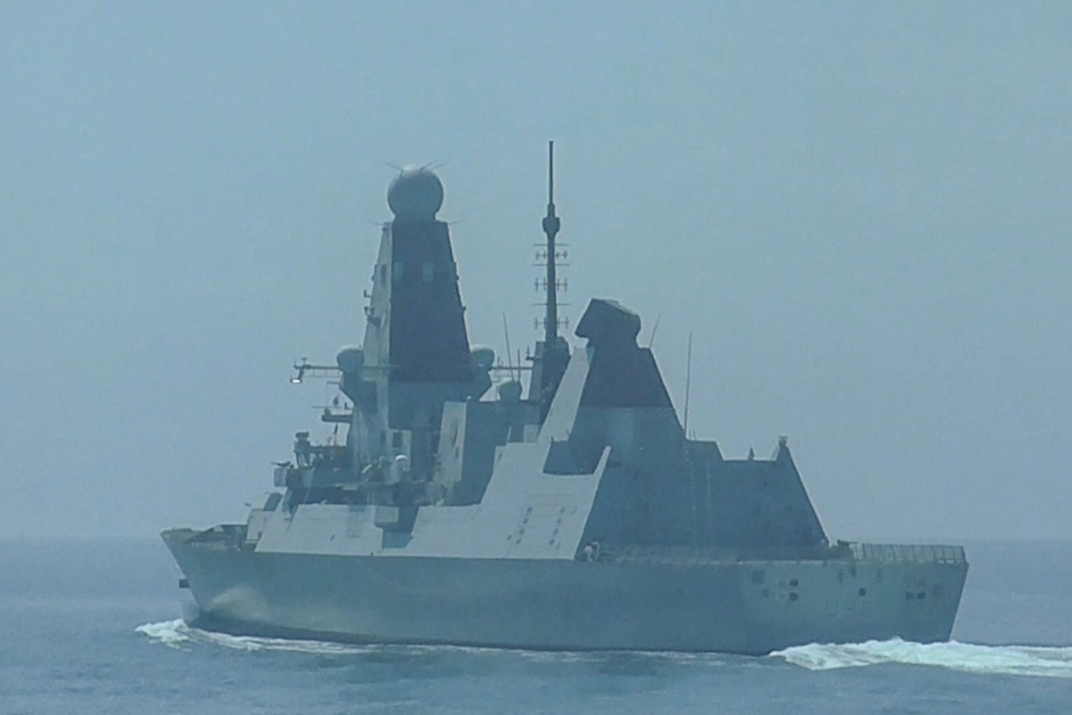  Эсминец Великобритании "Дефендер" нарушил государственную границу РФ.