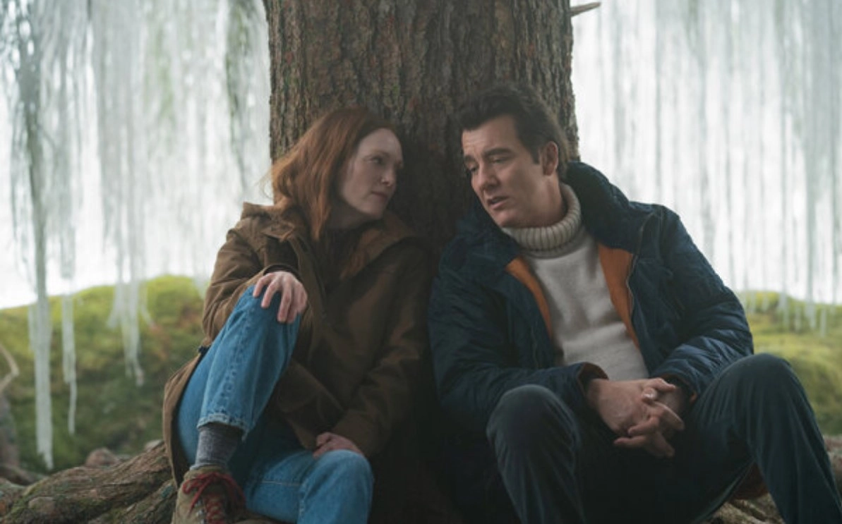 Сериал рассказывает историю Лизи (Джулианна Мур) — вдовы знаменитого писателя Скота Лэндона (Клайв Оуэн)