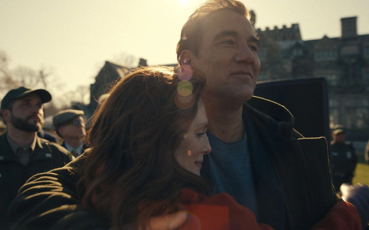 Как и в книге, в сериале множество флешбеков, всплывающих то тут, то там