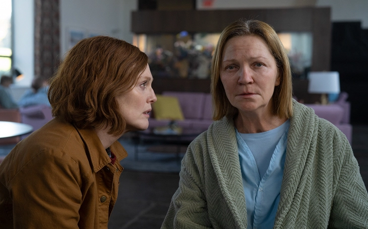 В потустороннем мире иногда оказывается старшая сестра Лизи — Аманда, которая страдает от проблем с психикой