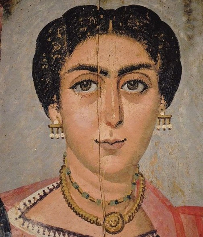 В Древней Греции признаком ума считалась монобровь. Некоторые представительницы прекрасного пола «сращивал» брови с помощью козьей шерсти. 