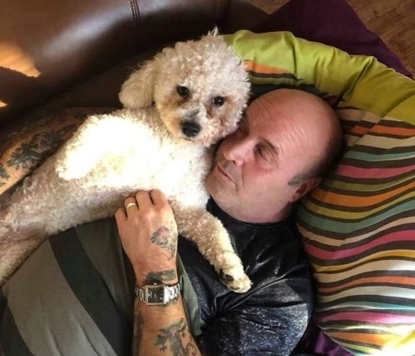 “Он говорил, что я должна буду забрать с собой собаку, когда уеду из дома. А теперь отказывается отдавать мне песеля”. 