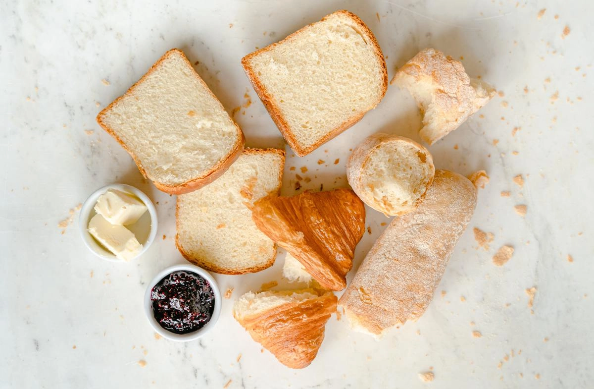 Упакованный хлеб, булочки и лепешки