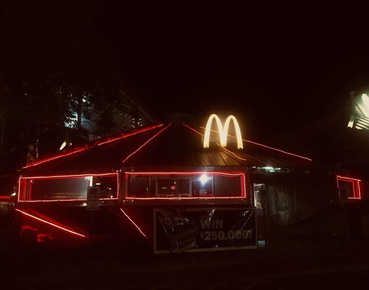 Макдональдс в форме летающей тарелки