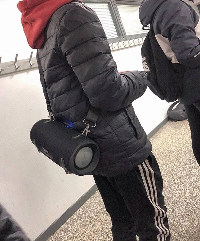 «И да, музыка играла на всю». 