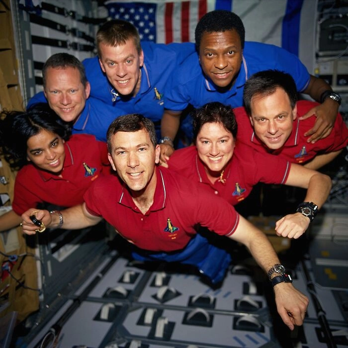 Счастливые космонавты? На фото астронавты шаттла «Колумбия», который потерпел крушение при посадке. Все члены экипажа погибли. 