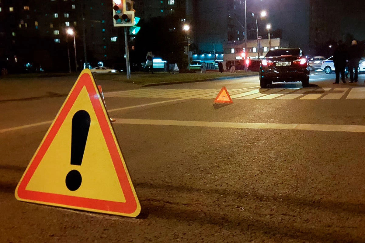 Обстановка на месте ДТП после столкновения самоката и Toyota Camry на Алтуфьевском шоссе Обстановка на месте ДТП после столкновения самоката и Toyota Camry на Алтуфьевском шоссе