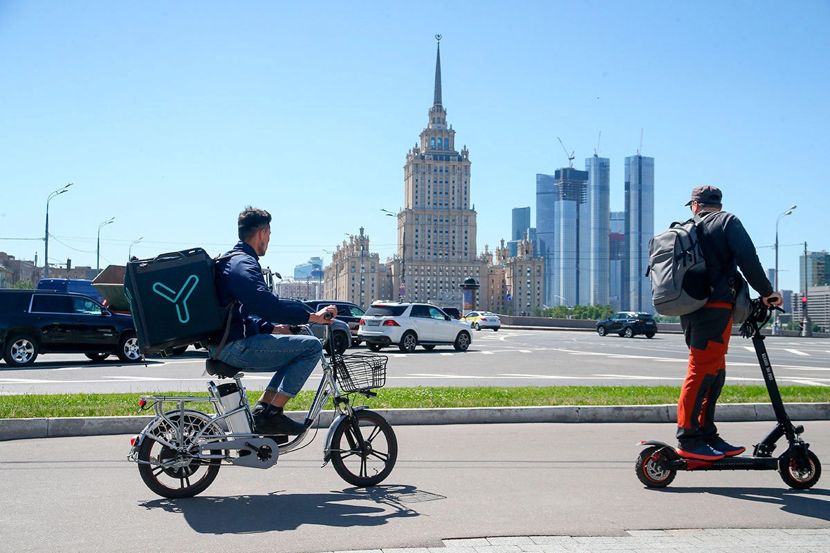 Катание на электросамокатах Катание на электросамокатах