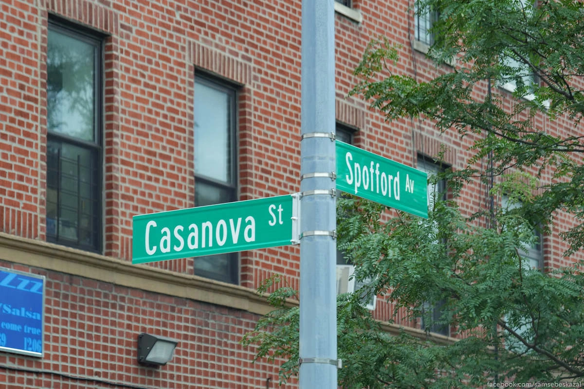В Бронксе, как оказалось, есть улица Казановы. Названа в честь богатого кубинского сахороторговца Иносенсио Казановы у которого в этих краях был когда-то дом.