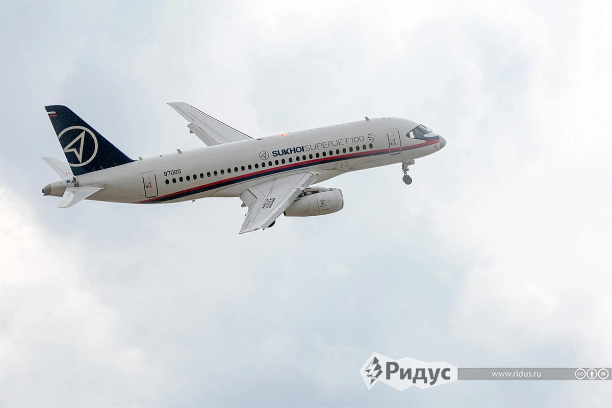 Ближнемагистральный пассажирский самолет Sukhoi Superjet 100 Ближнемагистральный пассажирский самолет Sukhoi Superjet 100