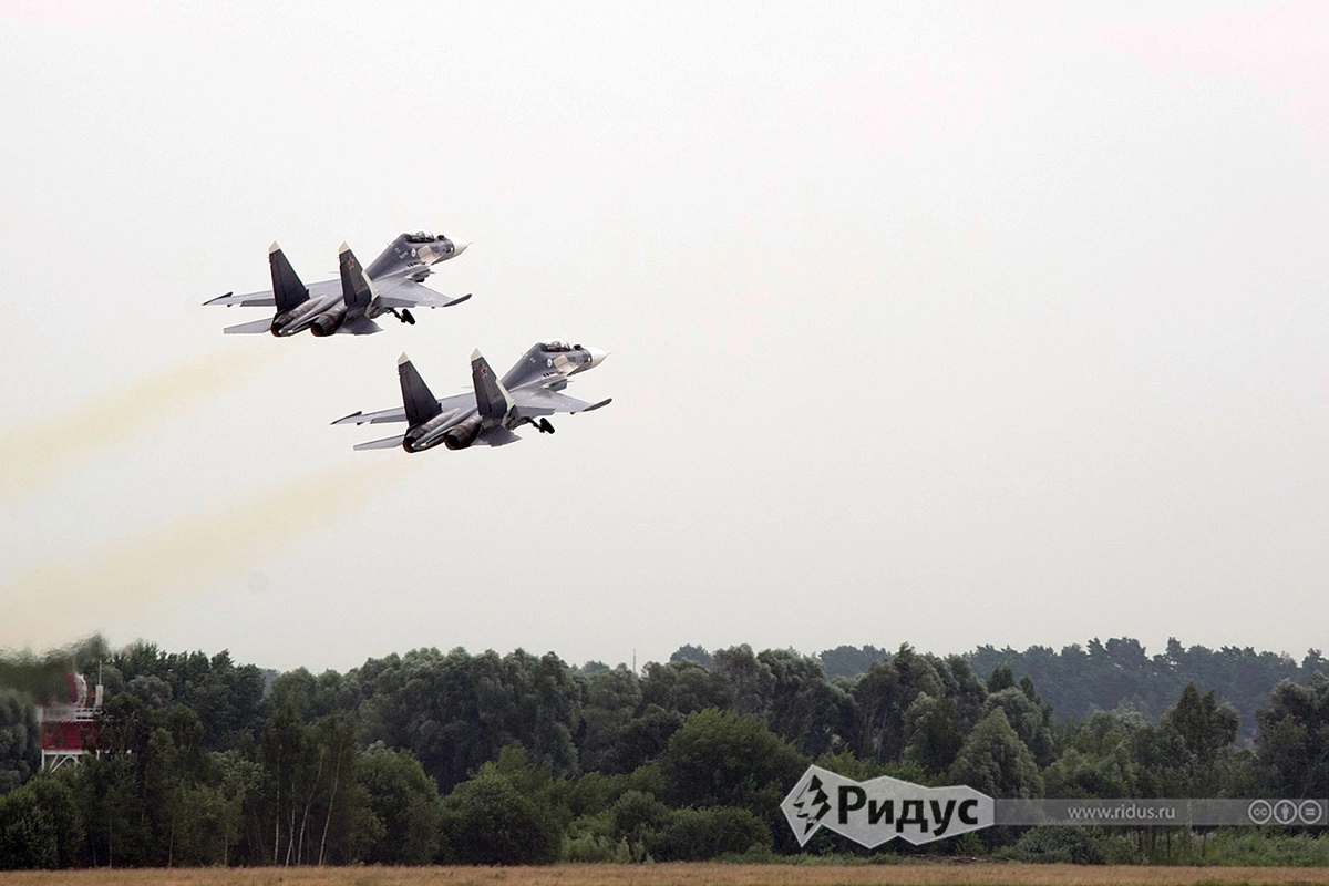 Два двухместных многоцелевых истребителя Су-30 Два двухместных многоцелевых истребителя Су-30
