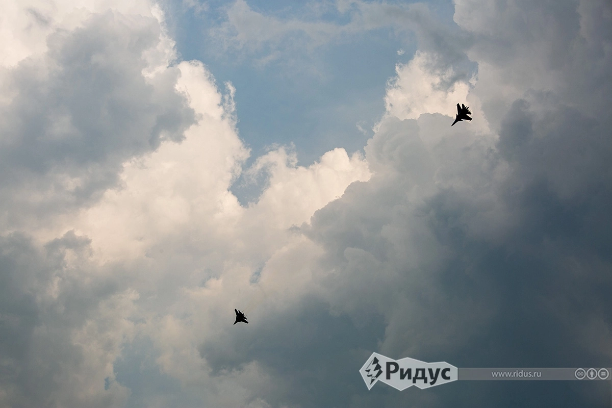 Два двухместных многоцелевых истребителя Су-30 Два двухместных многоцелевых истребителя Су-30