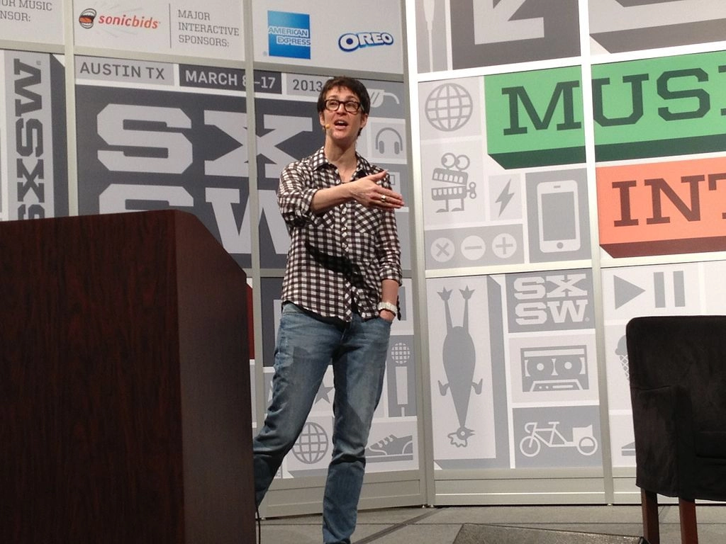 Телеведущая Рэйчел Мэддоу Телеведущая Рэйчел Мэддоу