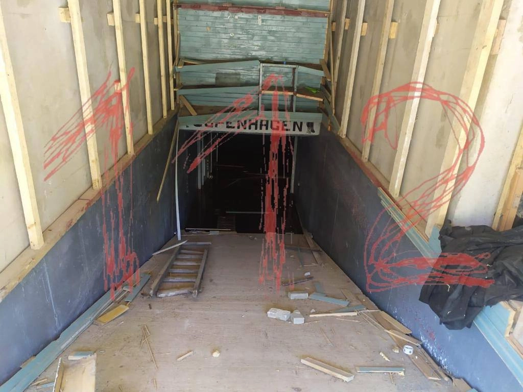 Вход в секретную тюрьму