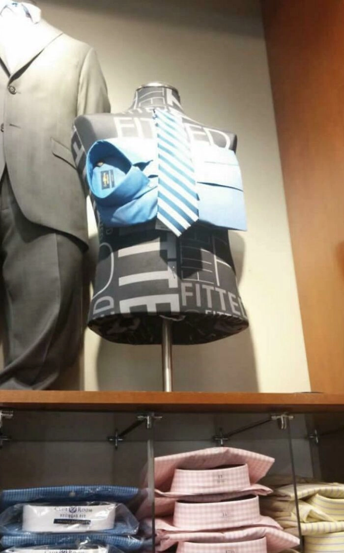 Сами представьте, как рубашка сидит на манекене. 