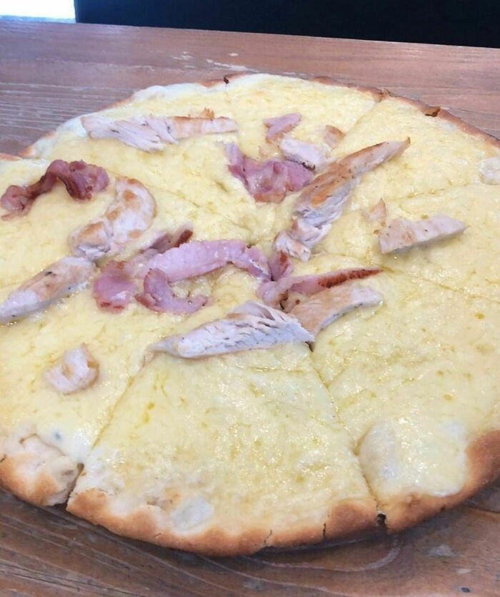 Так выглядит пицца в моем университете. 