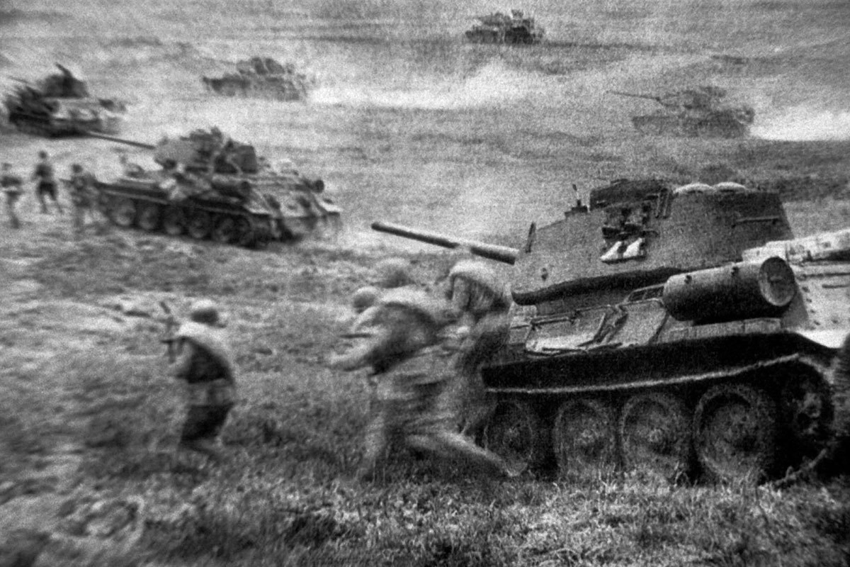  Курская область. На снимке: наступление Советских войск