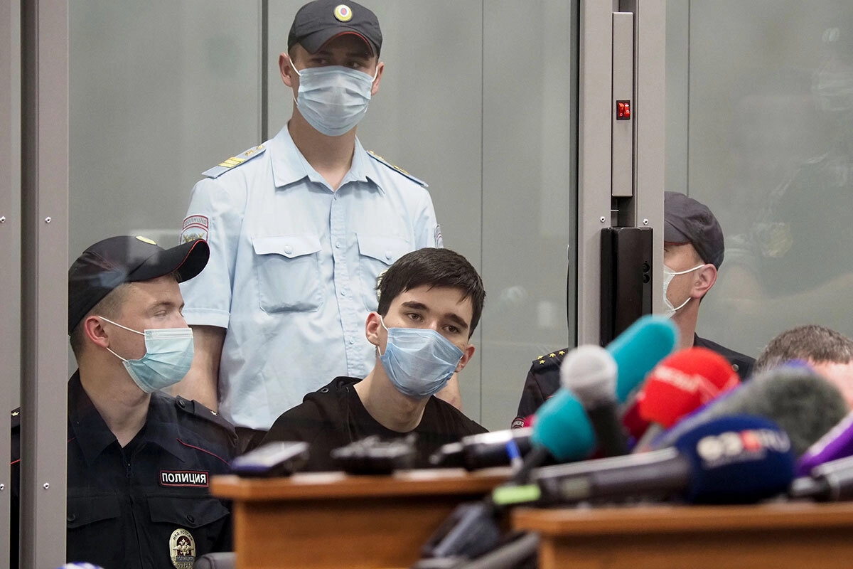 Избрание меры пресечения Ильназу Галявиеву, устроившему стрельбу в школе в Казани 
