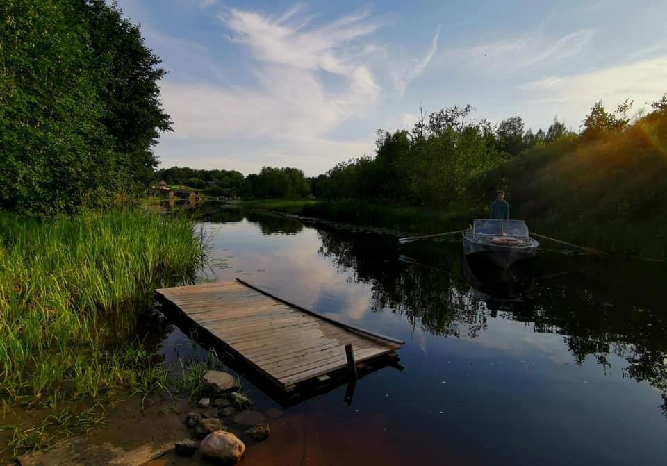 Гукугса река и катер на Муромский монастырь, прямо у моста. Гукугса река и катер на Муромский монастырь, прямо у моста.