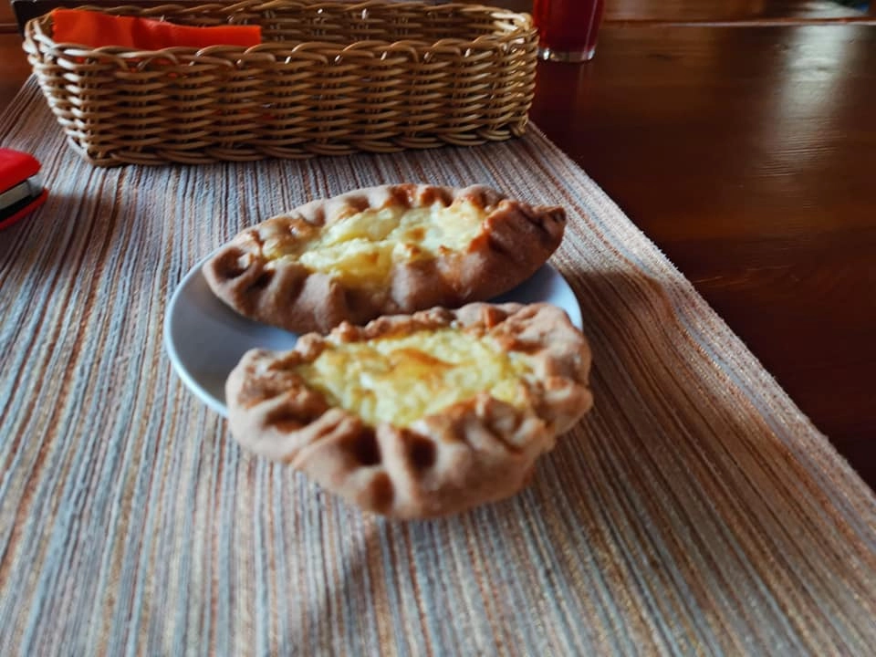 Калитки с пшеном и картошкой, вкусны. Калитка это открытый пирог из ржаной муки с разной начинкой бывают сладкие, но чаще пресные и они хороши! Калитки с пшеном и картошкой, вкусны. Калитка это открытый пирог из ржаной муки с разной начинкой бывают сладкие, но чаще пресные и они хороши!