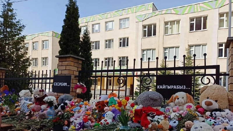 Так выглядел "народный мемориал" жертвам Ильназа Галявиева. Так выглядел "народный мемориал" жертвам Ильназа Галявиева.