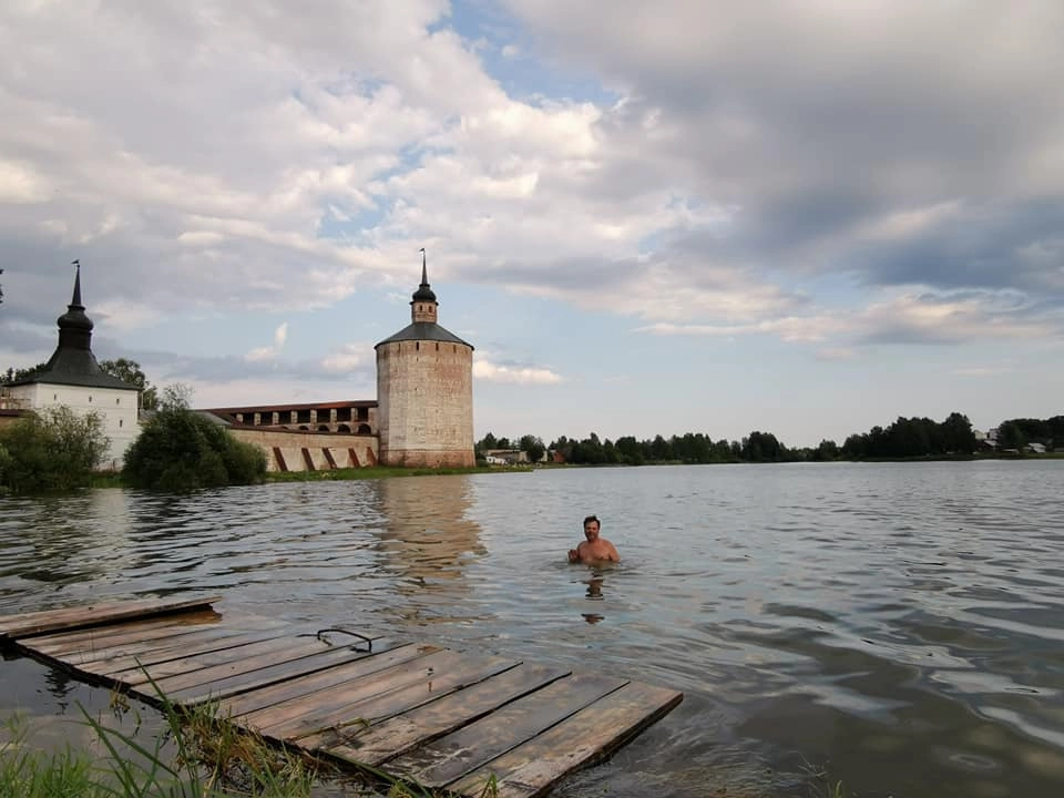 Купаюсь в древности. Купаюсь в древности.