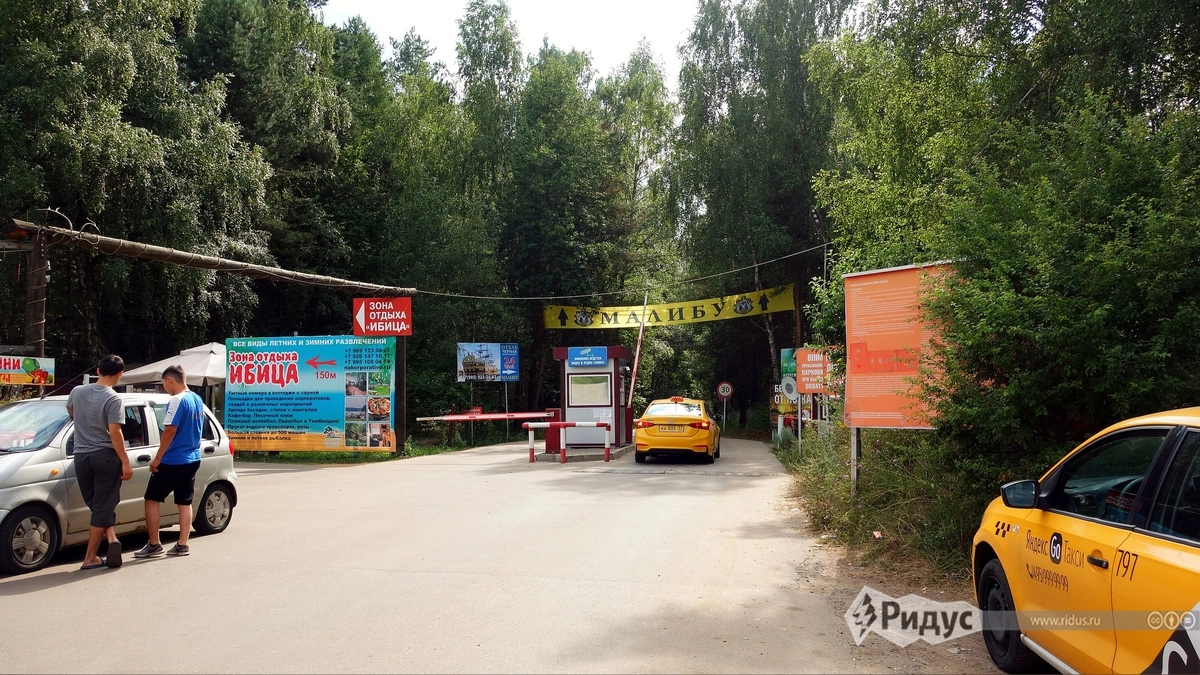 Заблудиться сложно: приезжайте в Сорокино на автобусе 438, а затем следуйте за людьми с полотенцами. Заблудиться сложно: приезжайте в Сорокино на автобусе 438, а затем следуйте за людьми с полотенцами.