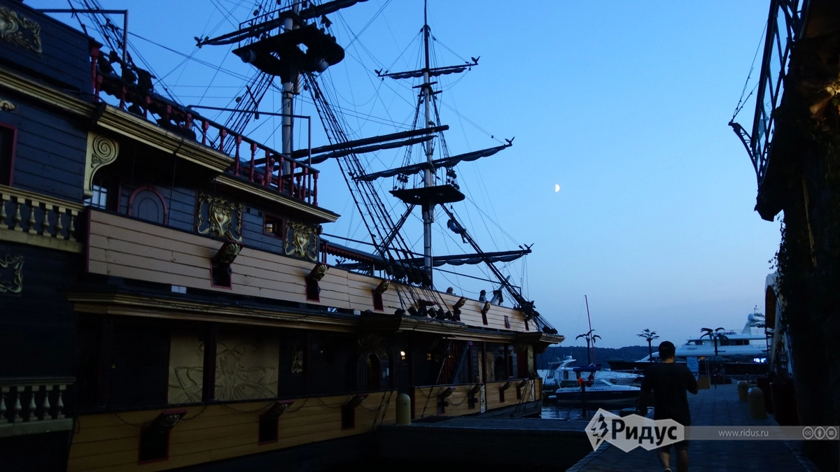 Такие виды вполне сгодятся для съемки какого-нибудь фильма. Такие виды вполне сгодятся для съемки какого-нибудь фильма.