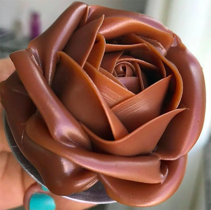 Шоколадная роза, которую жалко есть. 