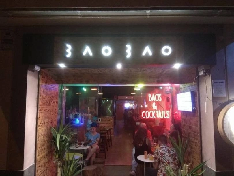 Мастер дизайна. Эта надпись должна читаться, как Bao Bao. Мастер дизайна. Эта надпись должна читаться, как Bao Bao.