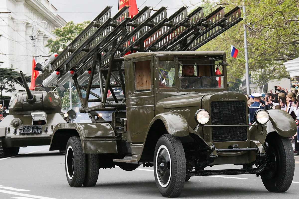 Советская боевая машина реактивной артиллерии БМ-13 "Катюша"