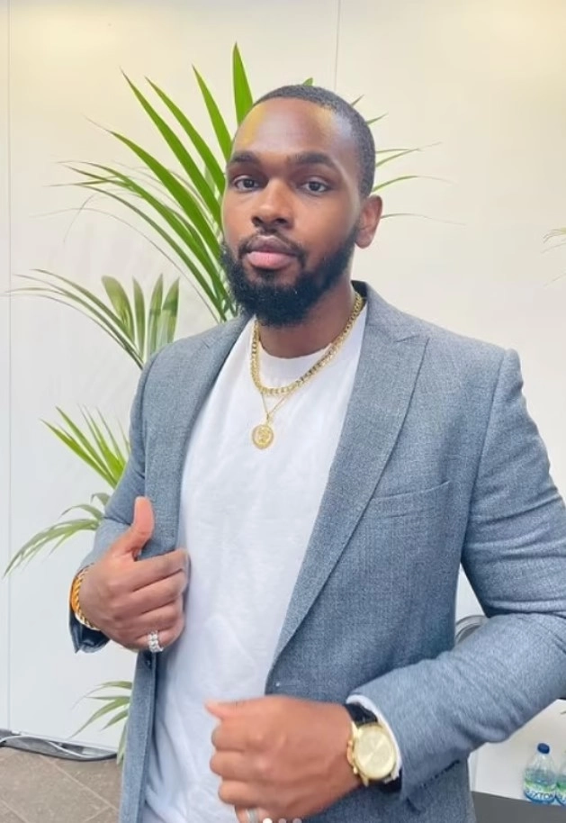 Тео часто говорил, что очень занят.