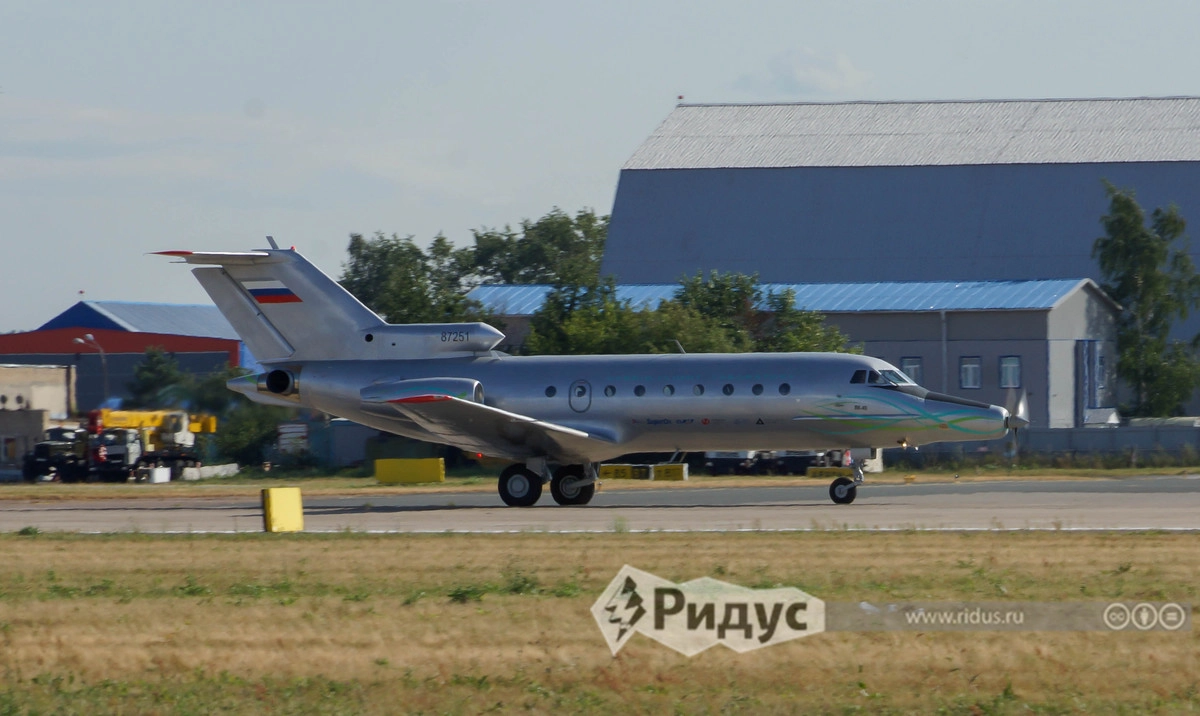Летающая лаборатория для испытания гибридных силовых установок на базе самолета Як-40