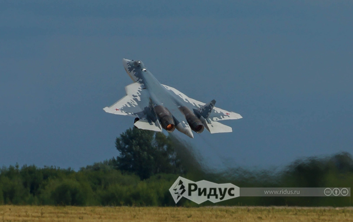 Взлет Су-57 Взлет Су-57