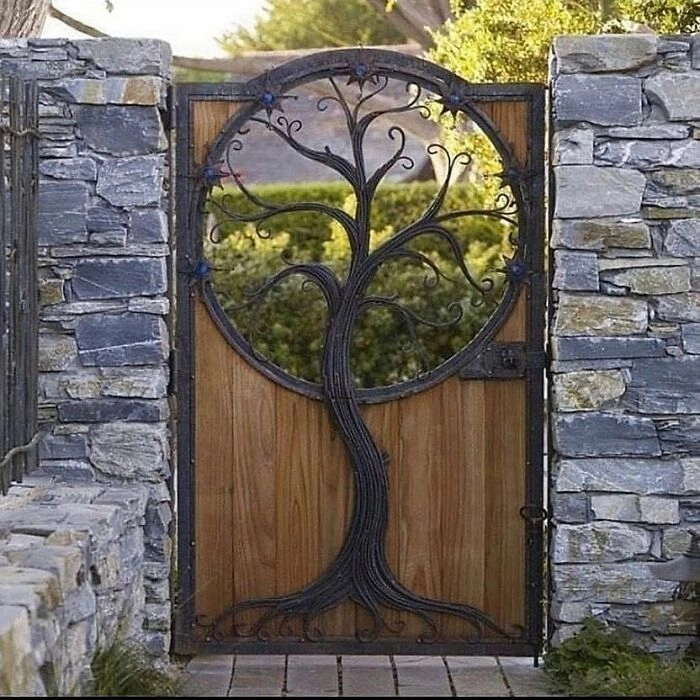 Словно вход в волшебный сад. Словно вход в волшебный сад.