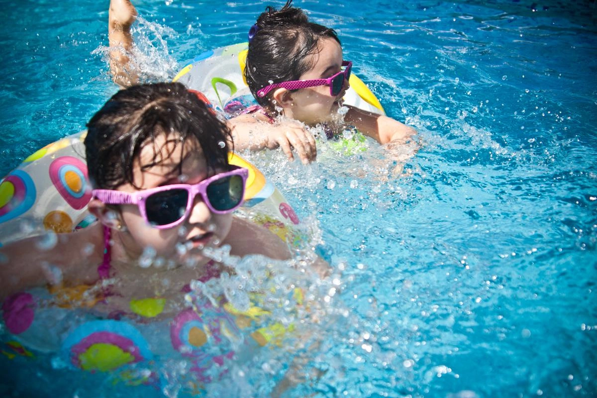 Результаты исследования показали, что дети, которые занимались плаванием, на 13% лучше справлялись с тестированиями словарного запаса.