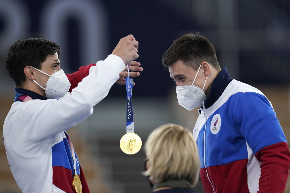 Летние игры россия медали. Медали олимпиады в Токио 2021. Российские спортсмены на Олимпиаде в Токио 2021. Награждение спортсменов. Награждение спортсменов медалями.